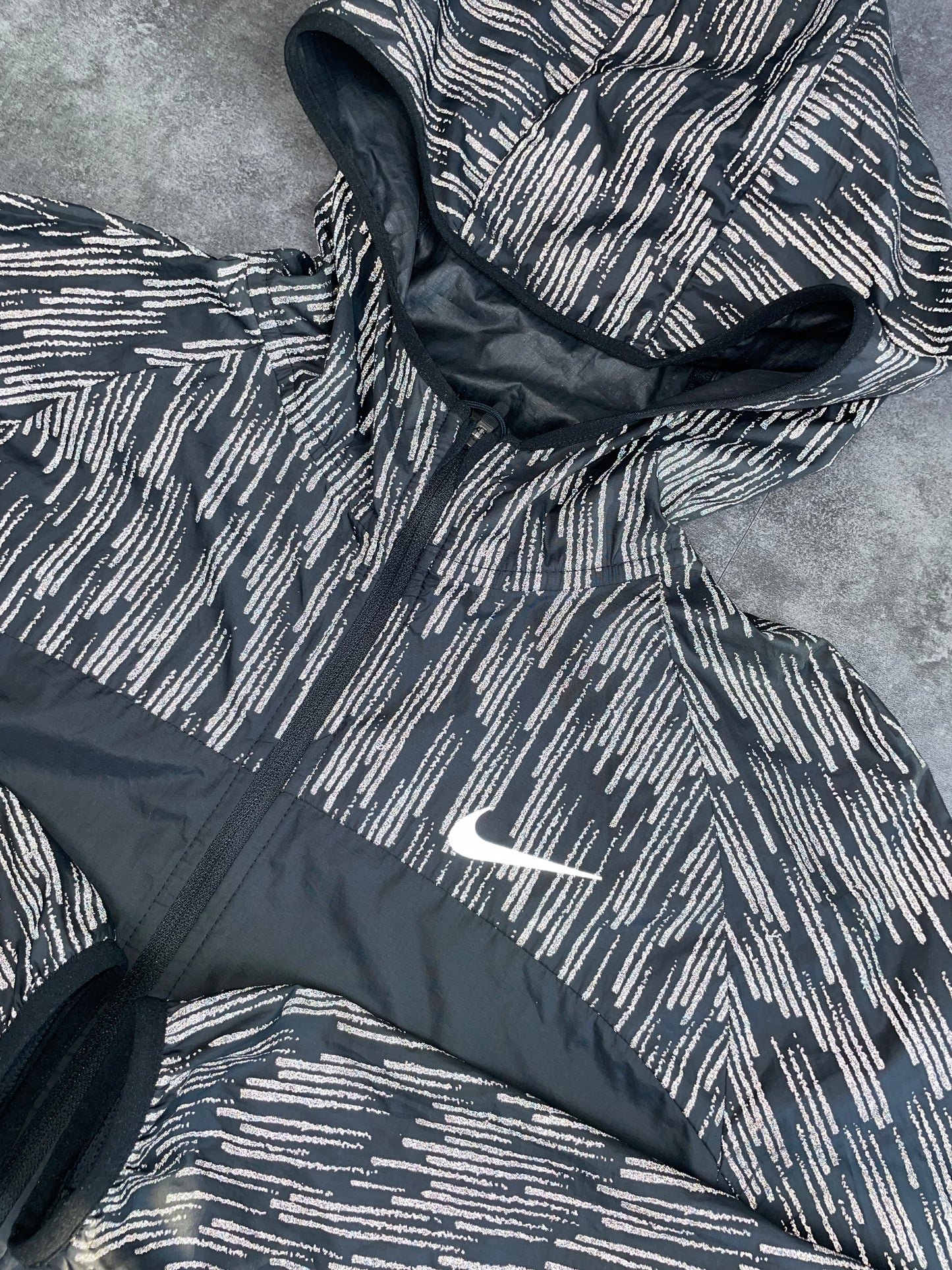 NIKE 3M REFLECTIVE RARE WINDRUNNER - BLACK
