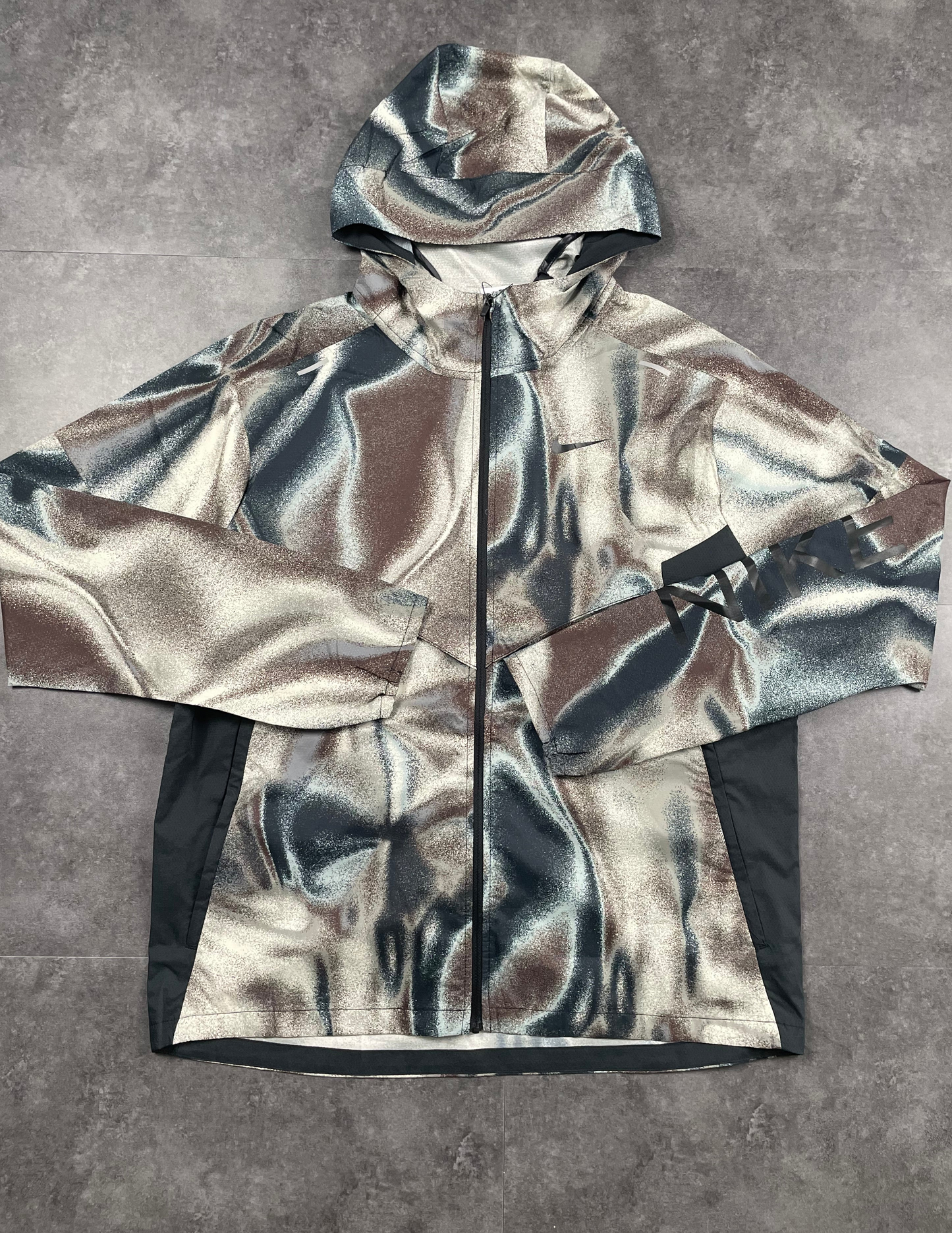 NIKE REPEL WINDRUNNER - DARK CAMO