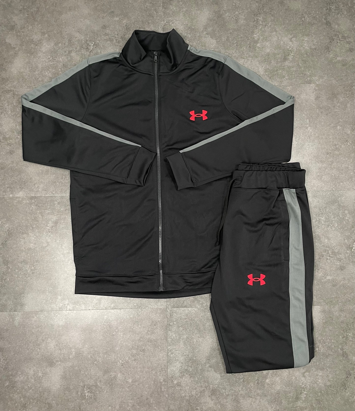 UNDER ARMOUR - BLACK/GREY/RED POLY TRACKSUIT