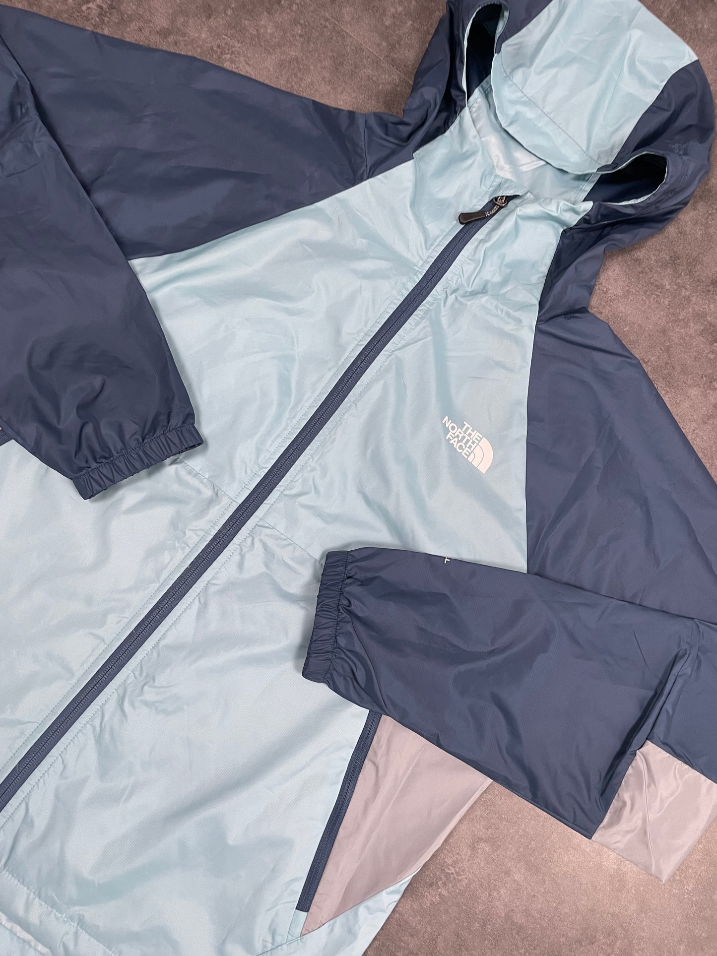 THE NORTH FACE WINDRUNNER - BLUE/GREY