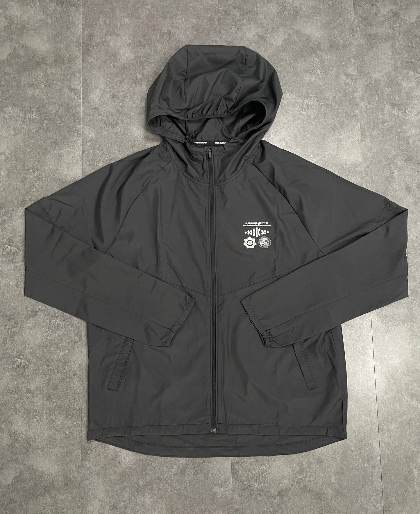 NIKE DNA WINDRUNNER - BLACK