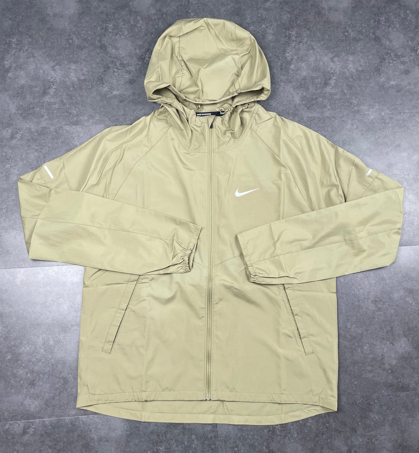 NIKE REPEL WINDRUNNER - KHAKI