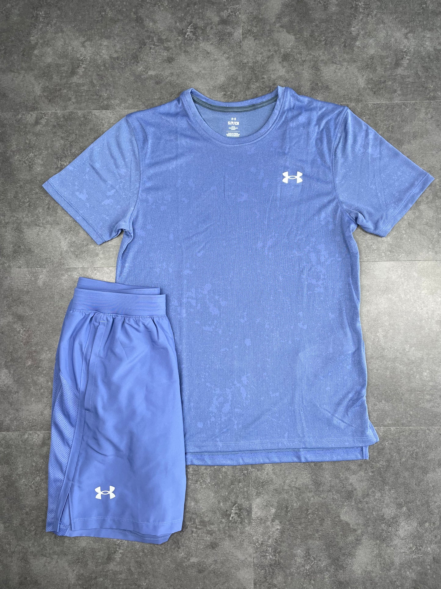 UNDER ARMOUR SPLASH TEE & LAUNCH SHORTS