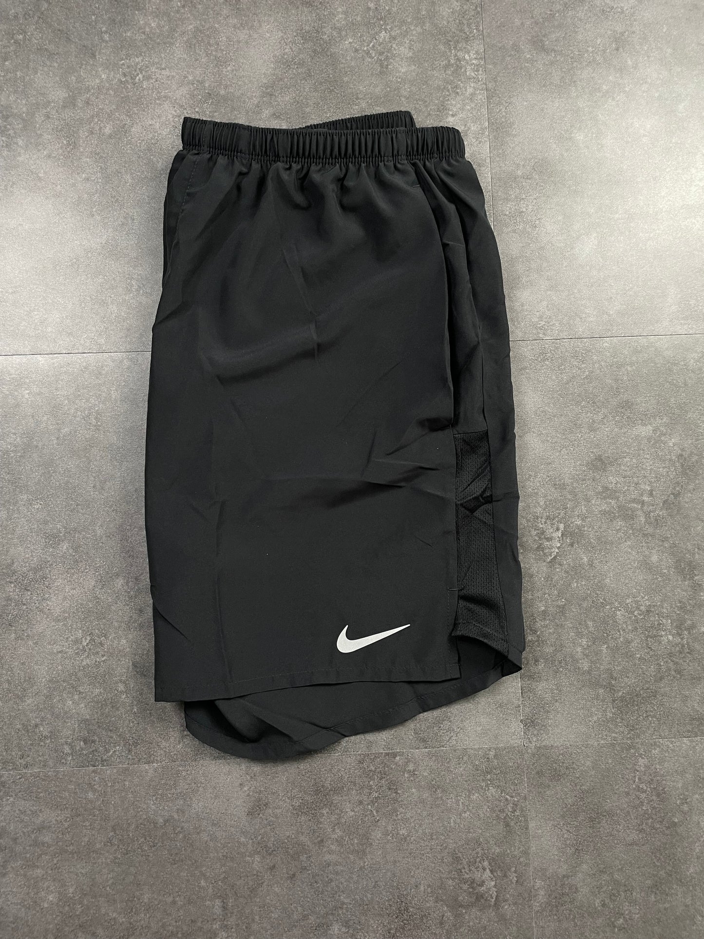 NIKE CHALLENGER SHORTS 7" - BLACK