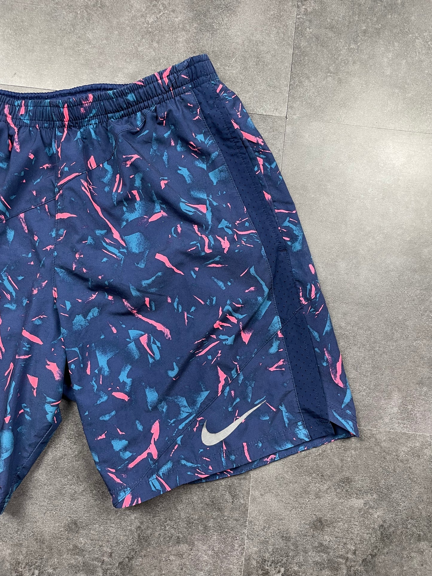 NIKE DRI-FIT RUNNING SHORTS - RARE