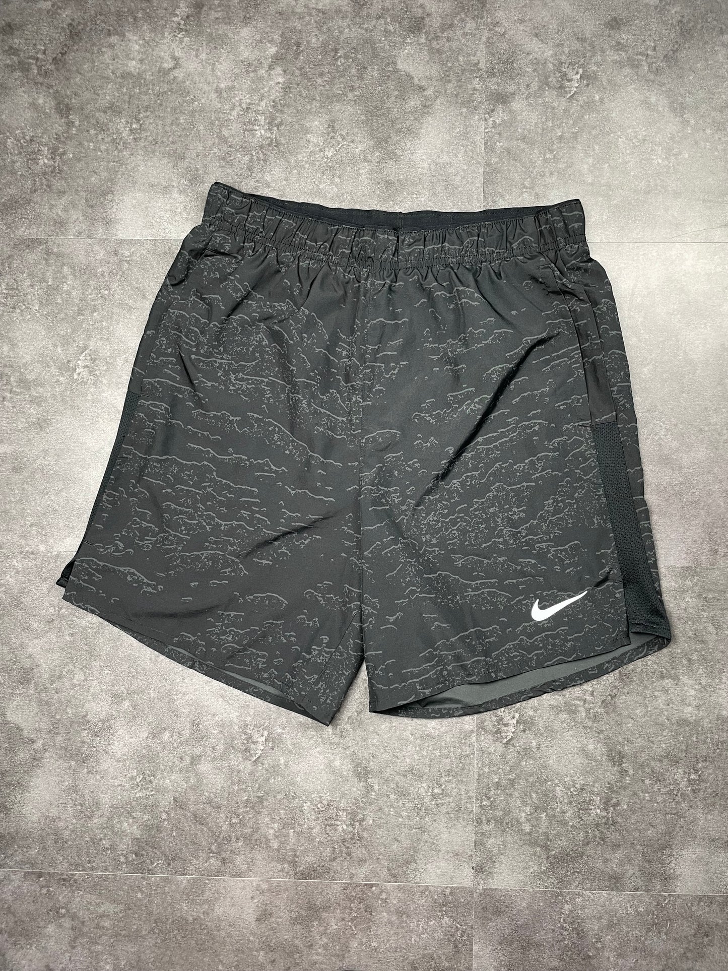 NIKE RUNNING DRI-FIT SHORTS - BLACK