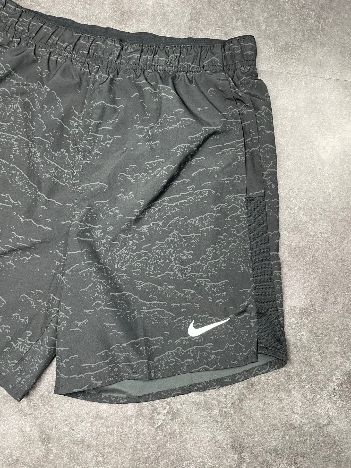 NIKE RUNNING DRI-FIT SHORTS - BLACK