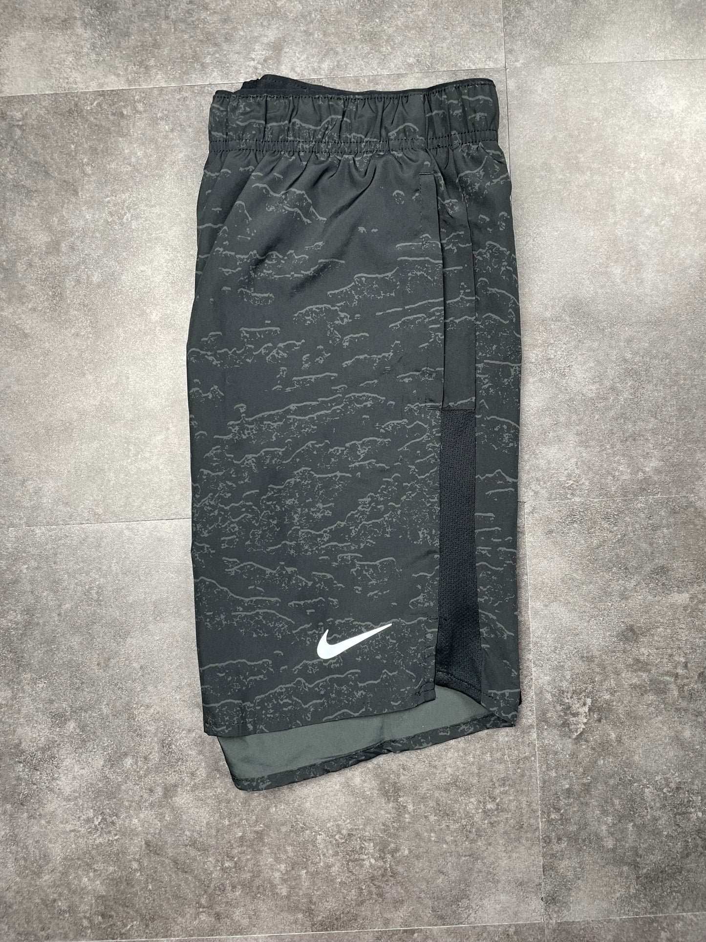 NIKE RUNNING DRI-FIT SHORTS - BLACK