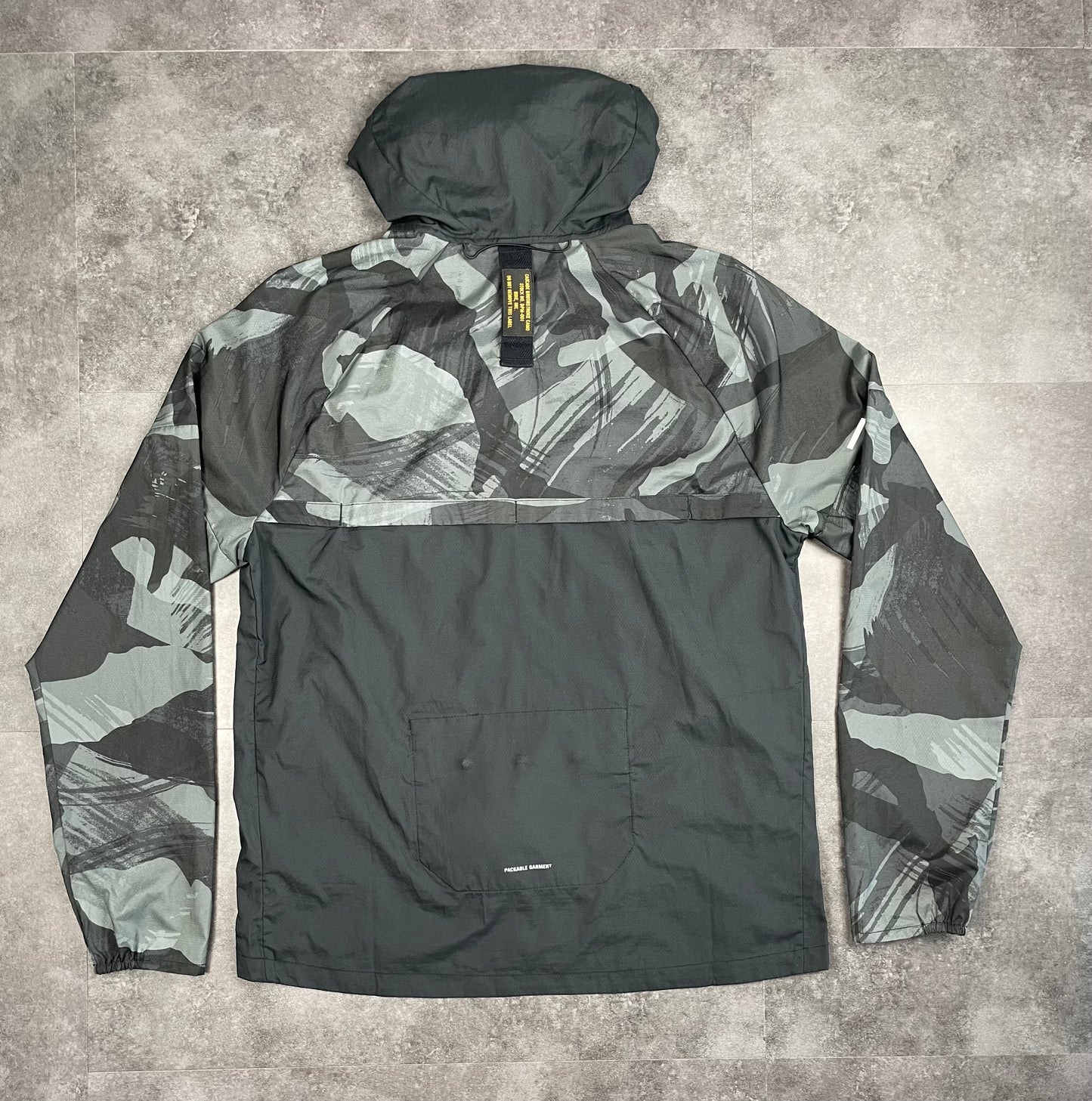 NIKE REPEL PACKABLE WINDRUNNER - BLACK/CAMO