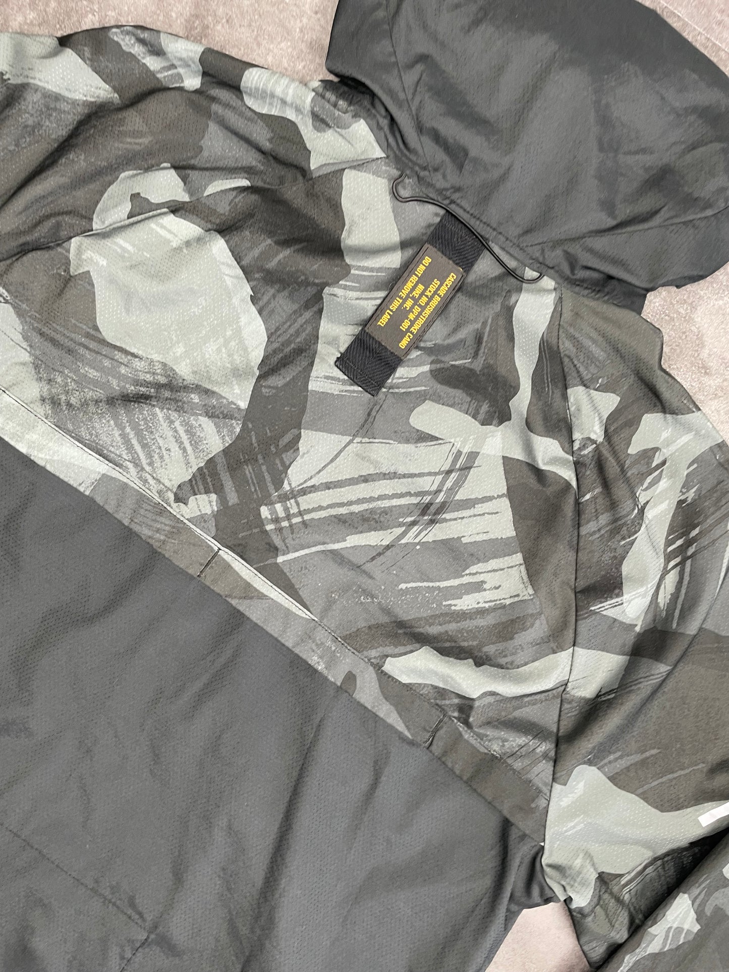 NIKE REPEL PACKABLE WINDRUNNER - BLACK/CAMO