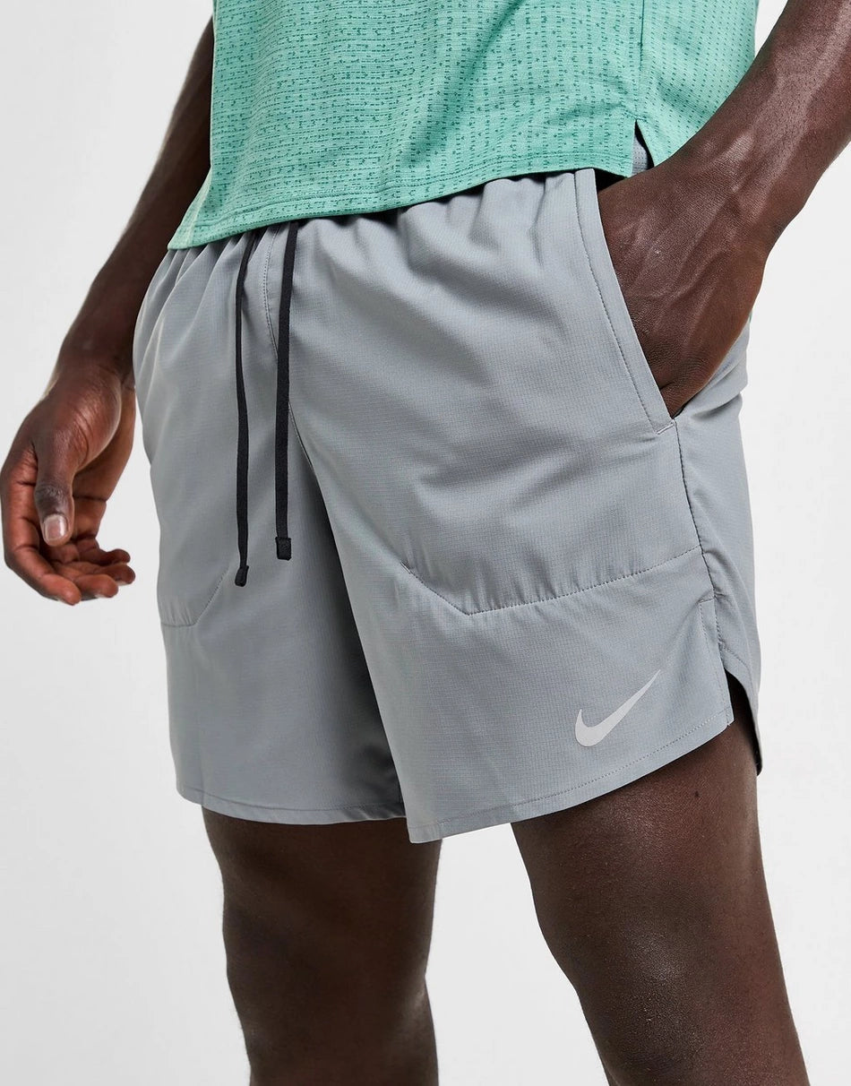 NIKE 7" FLEX STRIDE 2.0 SHORTS - GREY